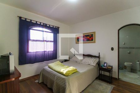 Casa à venda com 300m², 3 quartos e 4 vagas Casa à venda com 300m², 3 quartos e 4 vagasSuíte