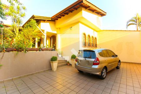 Casa à venda com 300m², 3 quartos e 4 vagas Casa à venda com 300m², 3 quartos e 4 vagasQuintal/Garagem