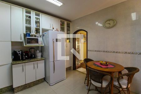 Casa à venda com 300m², 3 quartos e 4 vagas Casa à venda com 300m², 3 quartos e 4 vagasCozinha