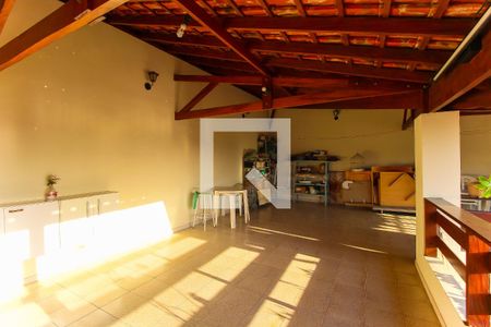 Casa à venda com 300m², 3 quartos e 4 vagas Casa à venda com 300m², 3 quartos e 4 vagasVaranda/Salão de Festas