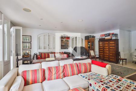 Casa à venda com 380m², 4 quartos e 3 vagasSuíte 1