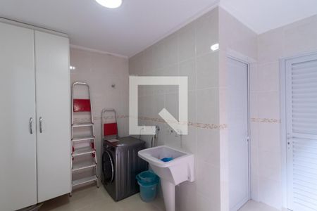 Casa à venda com 168m², 3 quartos e 2 vagas Casa à venda com 168m², 3 quartos e 2 vagasÁrea de Serviço