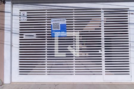 Casa à venda com 168m², 3 quartos e 2 vagas Casa à venda com 168m², 3 quartos e 2 vagasFachada