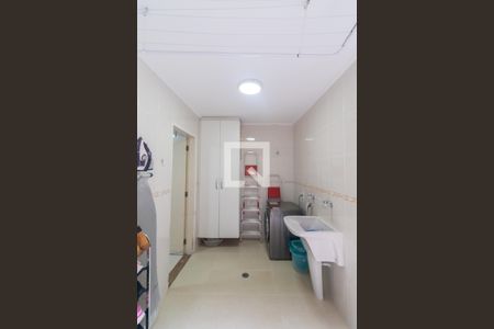 Casa à venda com 168m², 3 quartos e 2 vagas Casa à venda com 168m², 3 quartos e 2 vagasÁrea de Serviço