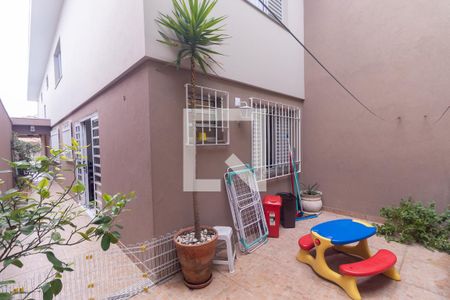 Casa à venda com 168m², 3 quartos e 2 vagas Casa à venda com 168m², 3 quartos e 2 vagasQuintal
