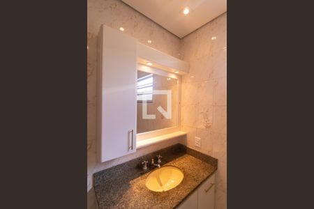 Casa à venda com 168m², 3 quartos e 2 vagas Casa à venda com 168m², 3 quartos e 2 vagasBanheiro Social