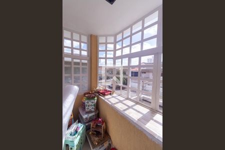 Casa à venda com 168m², 3 quartos e 2 vagas Casa à venda com 168m², 3 quartos e 2 vagasVaranda