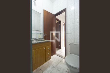 Casa à venda com 150m², 3 quartos e 2 vagas Casa à venda com 150m², 3 quartos e 2 vagasDetalhe do Banheiro Social