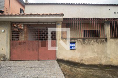 Casa à venda com 150m², 3 quartos e 2 vagas Casa à venda com 150m², 3 quartos e 2 vagasFachada