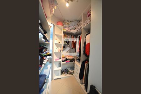 Casa de condomínio à venda com 204m², 4 quartos e 2 vagasCloset da Suíte 2