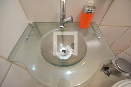 Casa de condomínio à venda com 204m², 4 quartos e 2 vagasLavabo