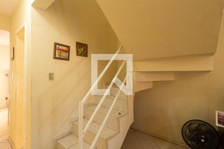 Escada de casa para alugar com 2 quartos, 76m² em Campo Grande, Rio de Janeiro