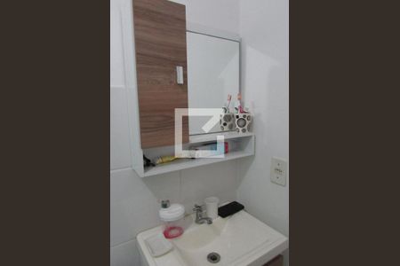 Apartamento para alugar com 60m², 2 quartos e 1 vagaBanheiro da Suíte - Espelho