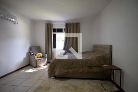 Suíte de casa para alugar com 3 quartos, 450m² em Vargem Pequena, Rio de Janeiro