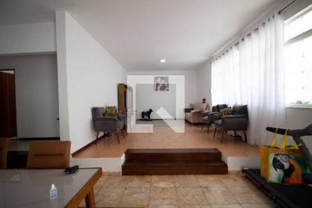 Sala de casa para alugar com 3 quartos, 450m² em Vargem Pequena, Rio de Janeiro