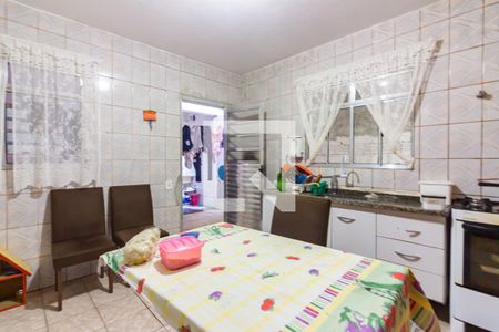 Casa à venda com 130m², 4 quartos e 2 vagasCozinha 