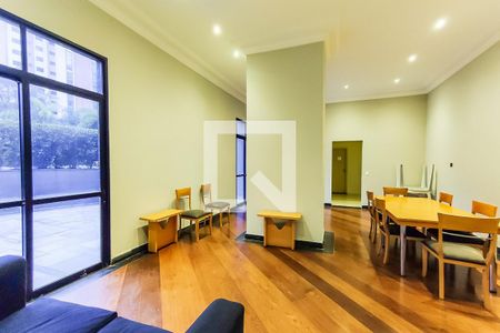 Apartamento à venda com 170m², 3 quartos e 3 vagas Apartamento à venda com 170m², 3 quartos e 3 vagasÁrea Comum - Salão de Festas