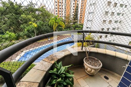 Apartamento à venda com 170m², 3 quartos e 3 vagas Apartamento à venda com 170m², 3 quartos e 3 vagasVaranda Suíte Master