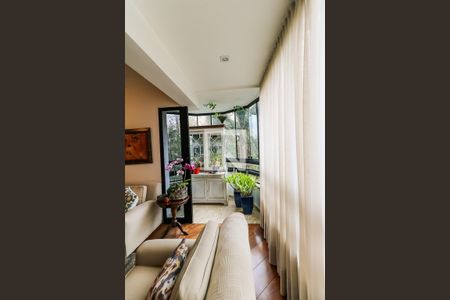 Apartamento à venda com 170m², 3 quartos e 3 vagas Apartamento à venda com 170m², 3 quartos e 3 vagasVaranda