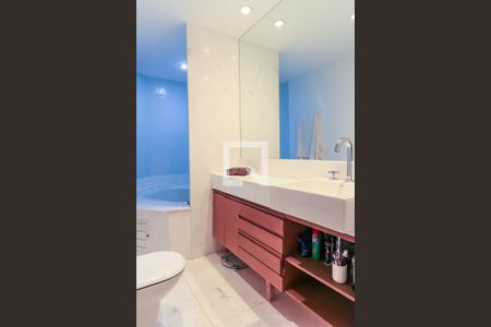 Apartamento à venda com 170m², 3 quartos e 3 vagas Apartamento à venda com 170m², 3 quartos e 3 vagasBanheiro da Suíte Master