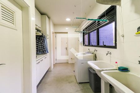 Apartamento à venda com 170m², 3 quartos e 3 vagas Apartamento à venda com 170m², 3 quartos e 3 vagasÁrea de Serviço