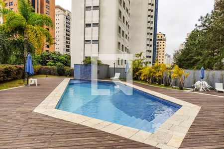 Apartamento à venda com 170m², 3 quartos e 3 vagas Apartamento à venda com 170m², 3 quartos e 3 vagasÁrea Comum - Piscina
