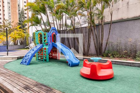 Apartamento à venda com 170m², 3 quartos e 3 vagas Apartamento à venda com 170m², 3 quartos e 3 vagasÁrea Comum - Playground