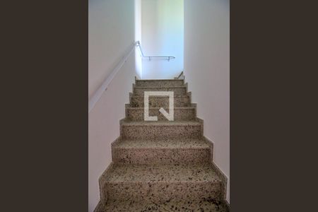 Apartamento à venda com 106m², 2 quartos e 2 vagasEscada