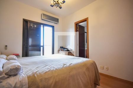 Apartamento à venda com 285m², 4 quartos e 4 vagas Apartamento à venda com 285m², 4 quartos e 4 vagasSuíte 2