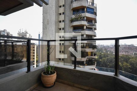 Apartamento à venda com 285m², 4 quartos e 4 vagas Apartamento à venda com 285m², 4 quartos e 4 vagasVaranda da suíte 2