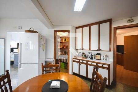 Apartamento à venda com 285m², 4 quartos e 4 vagas Apartamento à venda com 285m², 4 quartos e 4 vagasCopa