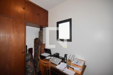 Apartamento à venda com 285m², 4 quartos e 4 vagas Apartamento à venda com 285m², 4 quartos e 4 vagasQuarto de serviço 1