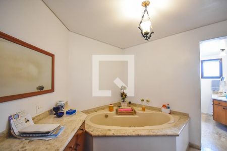 Apartamento à venda com 285m², 4 quartos e 4 vagas Apartamento à venda com 285m², 4 quartos e 4 vagasBanheiro suíte 4