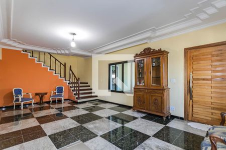 Sala de casa para alugar com 6 quartos, 483m² em Centro, Mogi das Cruzes