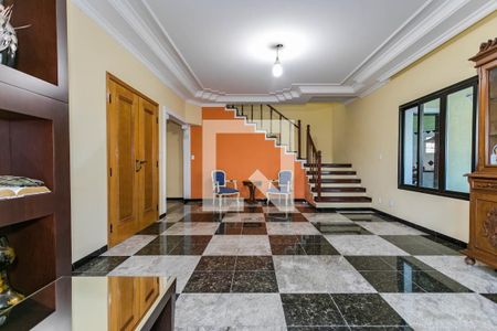 Sala de casa para alugar com 6 quartos, 483m² em Centro, Mogi das Cruzes