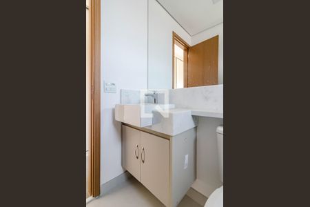 Apartamento para alugar com 67m², 2 quartos e 2 vagas Apartamento para alugar com 67m², 2 quartos e 2 vagasBanheiro da suíte