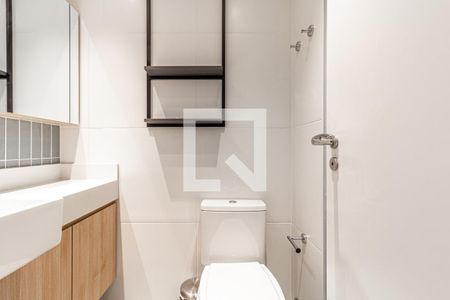 Banheiro de kitnet/studio para alugar com 1 quarto, 21m² em Moema, São Paulo