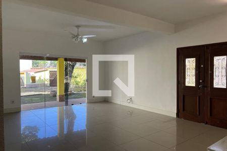 Sala de casa à venda com 3 quartos, 600m² em Curicica, Rio de Janeiro