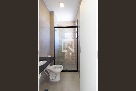 Banheiro de apartamento para alugar com 1 quarto, 33m² em Vila Nivi, São Paulo