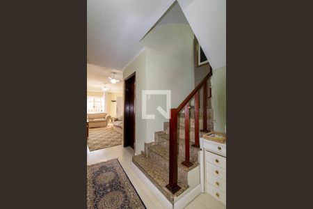 Escada de casa à venda com 5 quartos, 257m² em Jardim Barbosa, Guarulhos