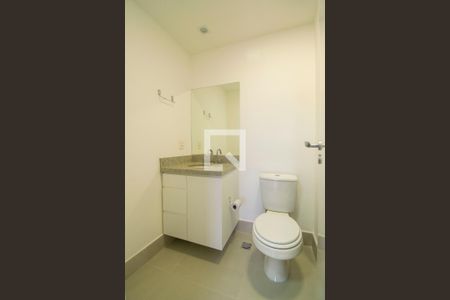 Banheiro Social de apartamento para alugar com 2 quartos, 58m² em Azenha, Porto Alegre