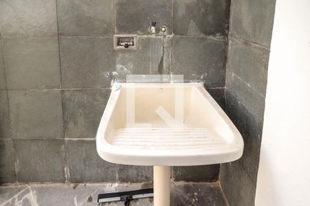 Casa à venda com 60m², 2 quartos e 1 vagaÁrea de Serviço