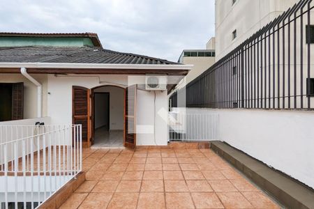 Casa para alugar com 320m², 2 quartos e 4 vagas Casa para alugar com 320m², 2 quartos e 4 vagasVaranda