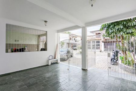 Casa para alugar com 320m², 2 quartos e 4 vagas Casa para alugar com 320m², 2 quartos e 4 vagasGaragem