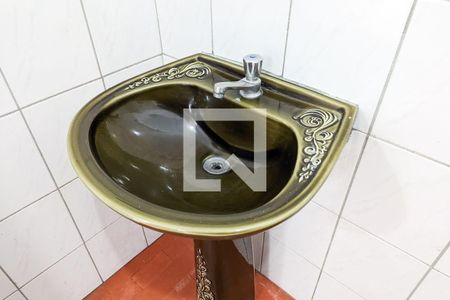 Casa para alugar com 320m², 2 quartos e 4 vagas Casa para alugar com 320m², 2 quartos e 4 vagasBanheiro da edícula