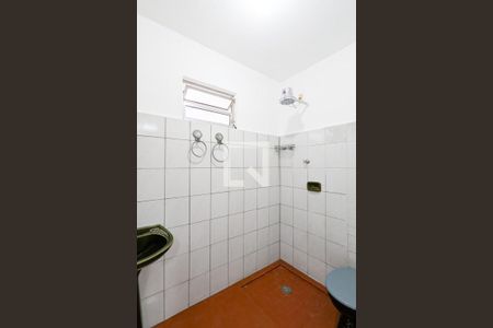 Casa para alugar com 320m², 2 quartos e 4 vagas Casa para alugar com 320m², 2 quartos e 4 vagasBanheiro da edícula