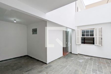 Casa para alugar com 320m², 2 quartos e 4 vagas Casa para alugar com 320m², 2 quartos e 4 vagasQuintal