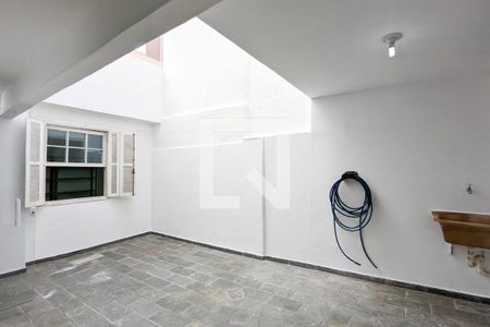 Casa para alugar com 320m², 2 quartos e 4 vagas Casa para alugar com 320m², 2 quartos e 4 vagasQuintal