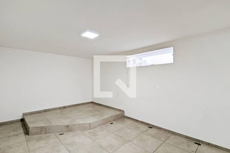 Casa para alugar com 320m², 2 quartos e 4 vagas Casa para alugar com 320m², 2 quartos e 4 vagasSalão