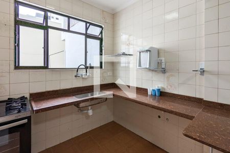 Casa para alugar com 320m², 2 quartos e 4 vagas Casa para alugar com 320m², 2 quartos e 4 vagasCozinha